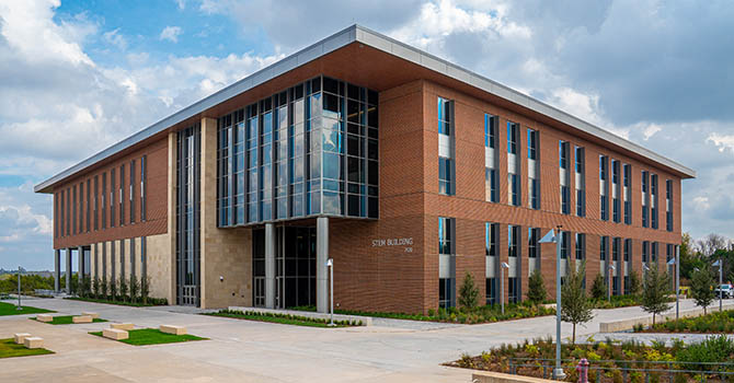 UNT Dallas debuts new state-of-the-art STEM facility