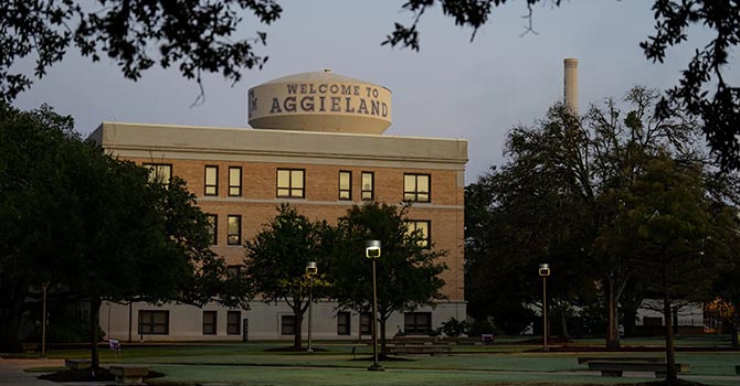 Texas universities use AI to review and rewrite how courses discuss race and gender